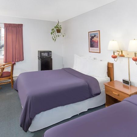 Redwood Inn Crescent City Exterior photo